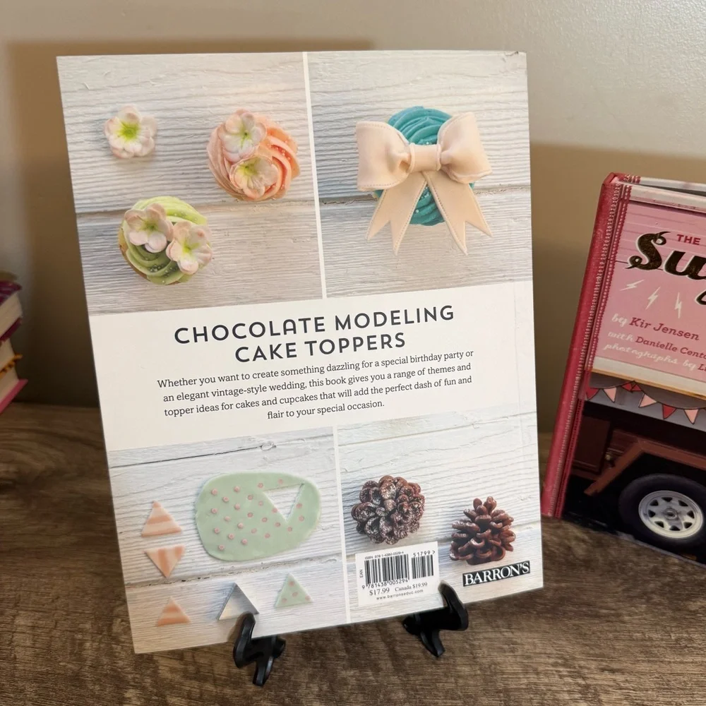 The Sugar Cube Dessert Recipe Book & Chocolate Modeling Cake Toppers Book